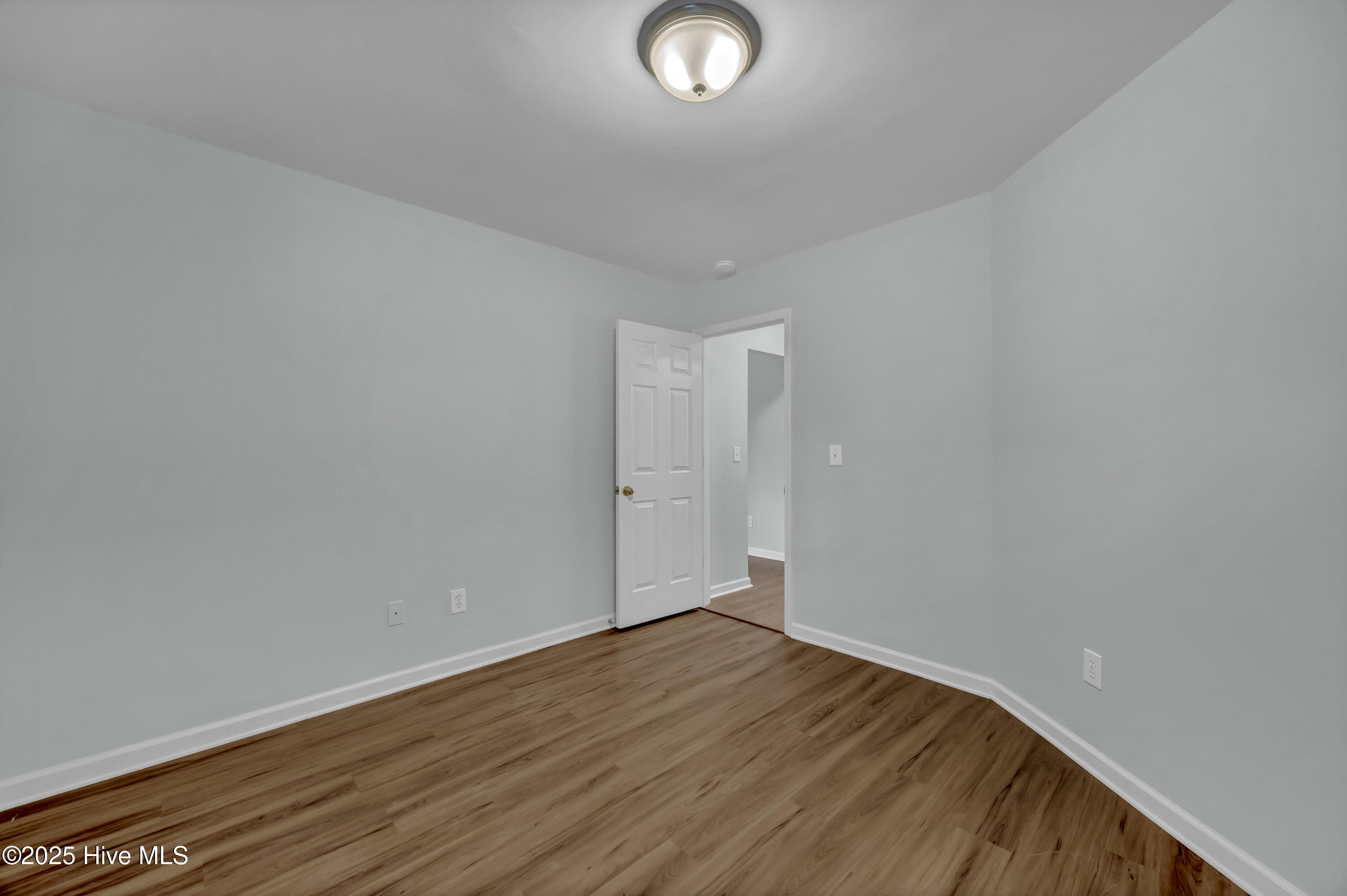 1111 Welborn Road Wilmington, NC 28409 - Photo 5 of 24 005_img_2290_345