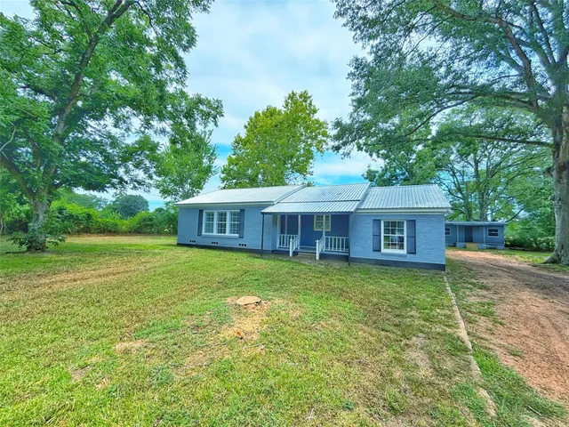 $184,000 | 2501 East Houston Avenue, Crockett, TX 75835