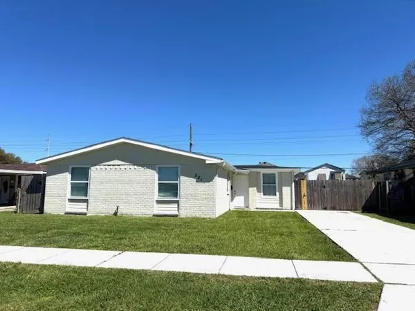 $252,000 | 521 Willowbrook Drive, Gretna, LA 70056