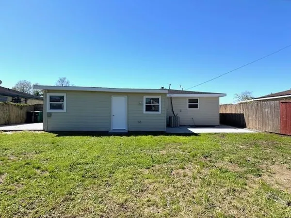 $252,000 | 521 Willowbrook Drive, Gretna, LA 70056