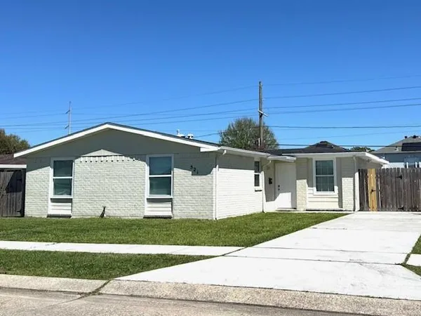 $252,000 | 521 Willowbrook Drive, Gretna, LA 70056