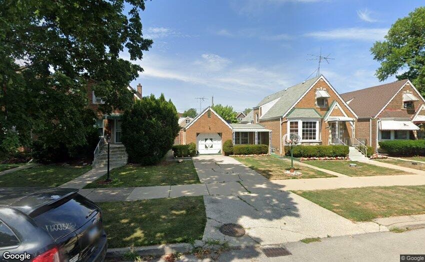 a view of house with yard
