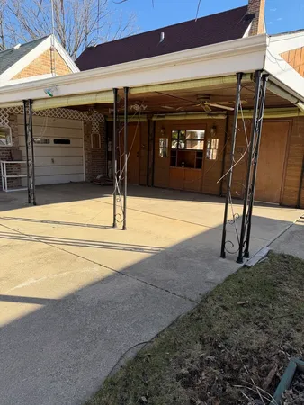 a view of a garage
