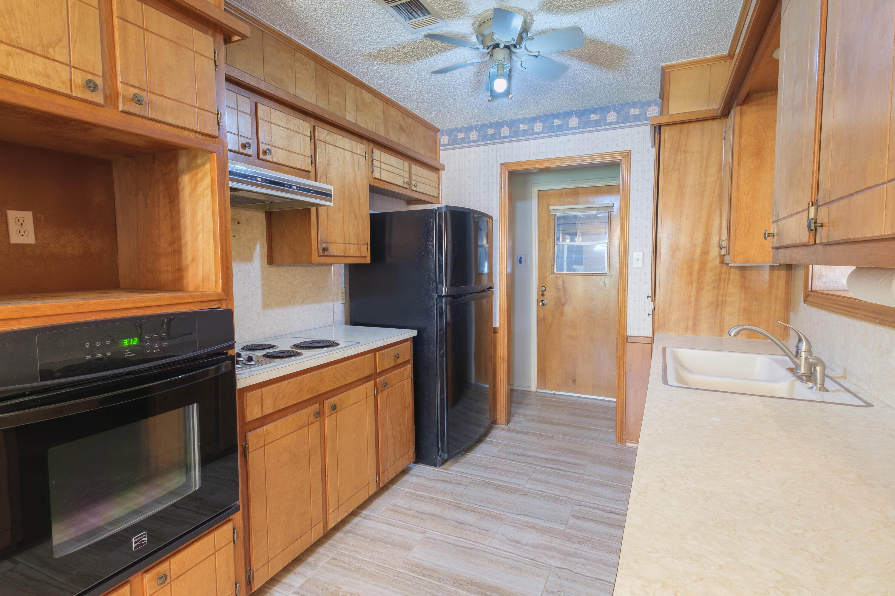 5405 73rd Street Lubbock, TX 79424 - Photo 16 of 27 Kitchen3