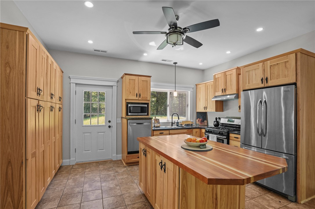 888 Plainfield Pike Coventry, RI 02827 - Photo 20 of 48
