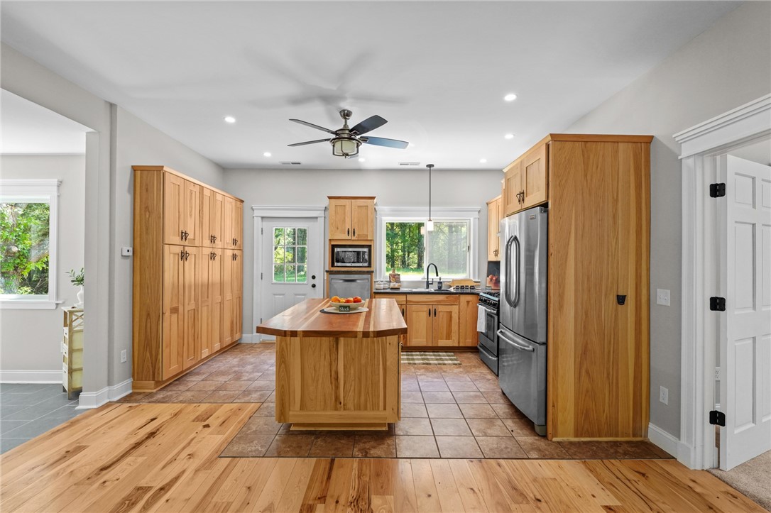888 Plainfield Pike Coventry, RI 02827 - Photo 21 of 48