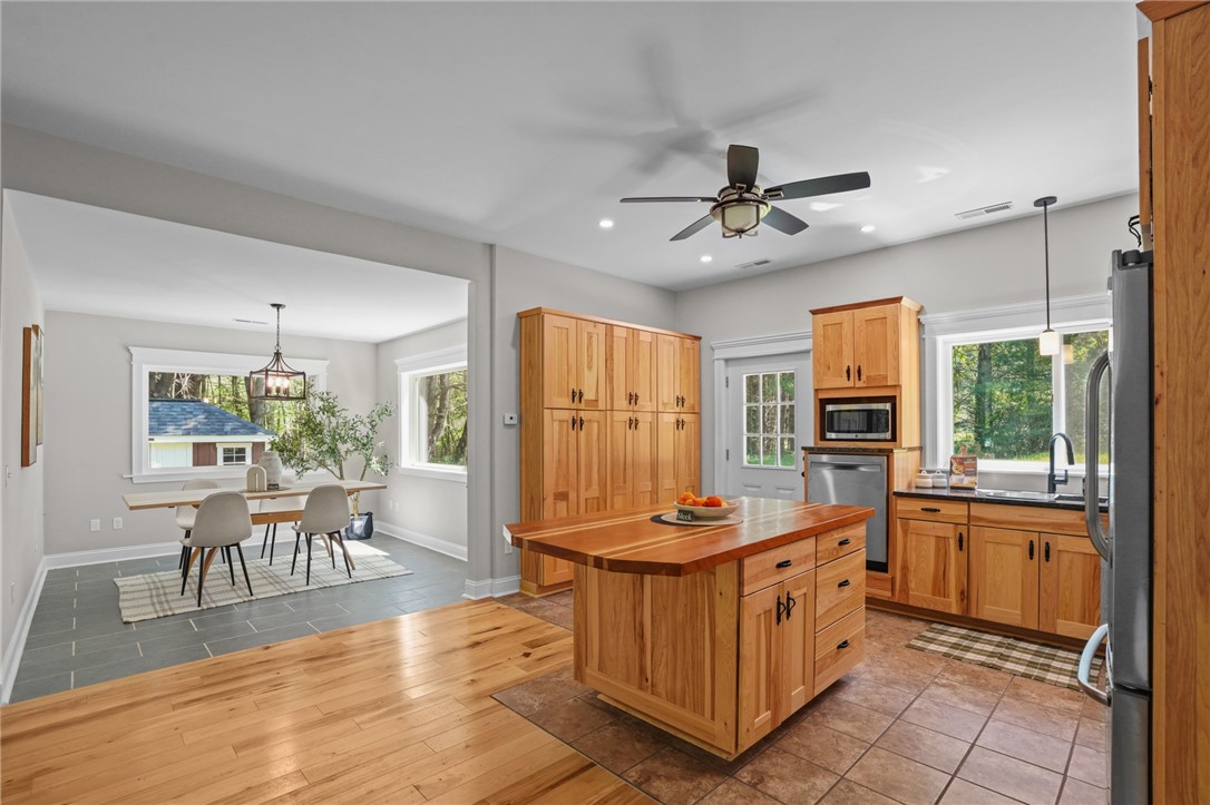 888 Plainfield Pike Coventry, RI 02827 - Photo 22 of 48