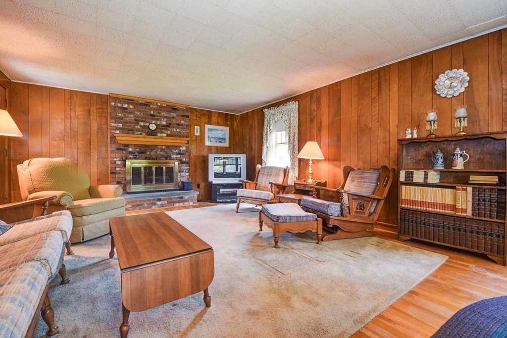487 Berlin Road Marlborough, MA 01752 - Photo 8 of 28 Gallery Image 8