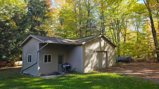 $499,900 | 8632 West Blanchard Road, Blanchard, MI 49310