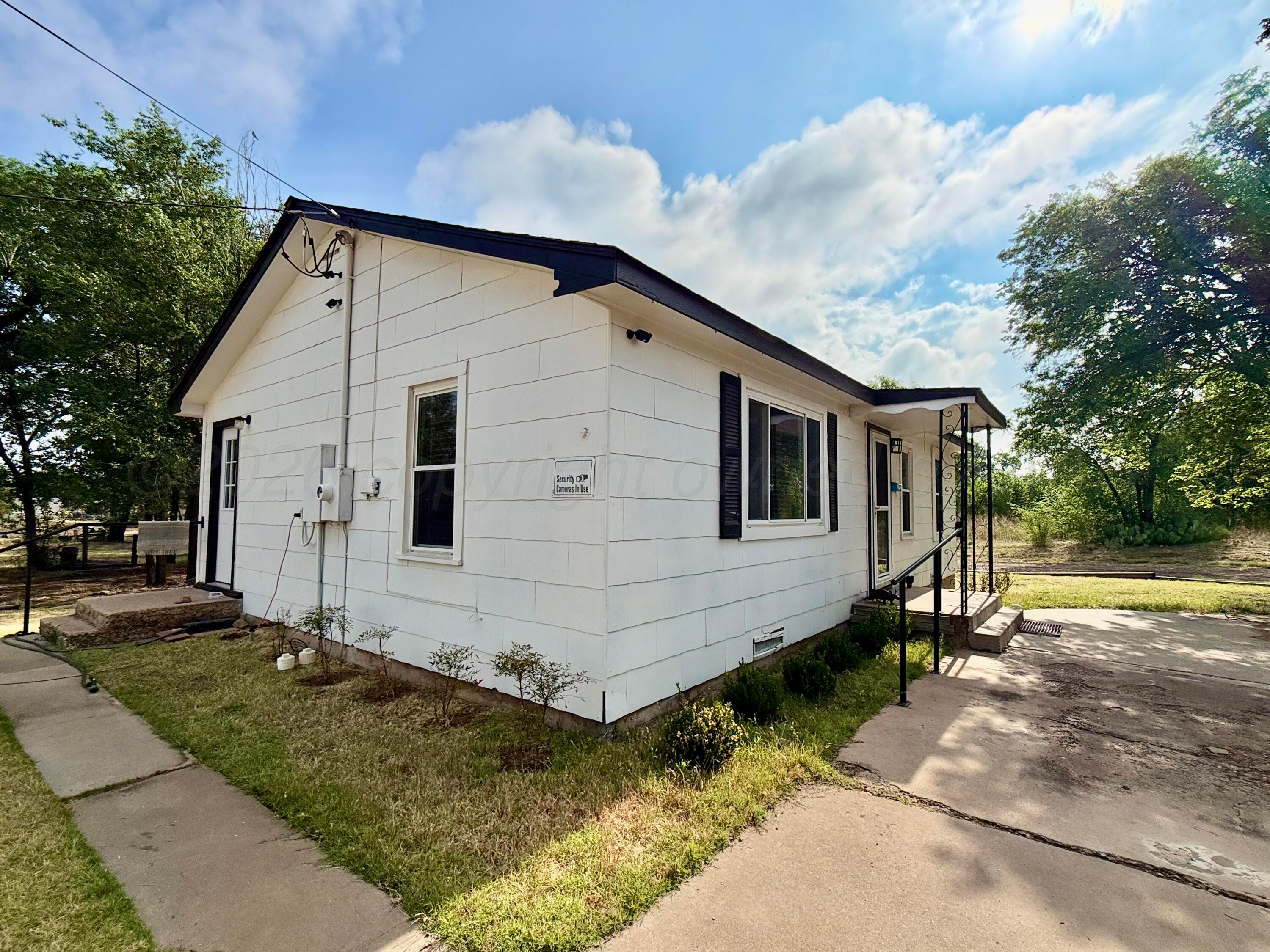 701 Brain Street Borger, TX 79007 - Photo 4 of 18 a view of a house with backyard and garden