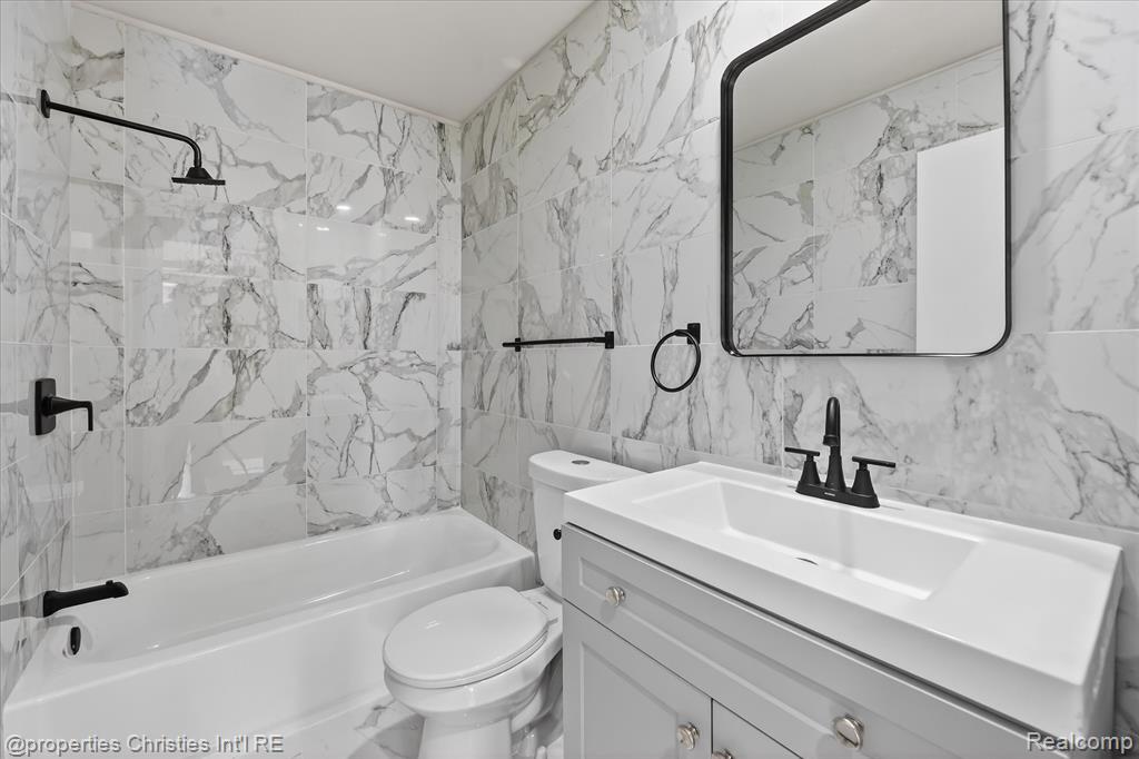 32651 Five Mile Road, Unit 15 Livonia, MI 48154 - Photo 23 of 44