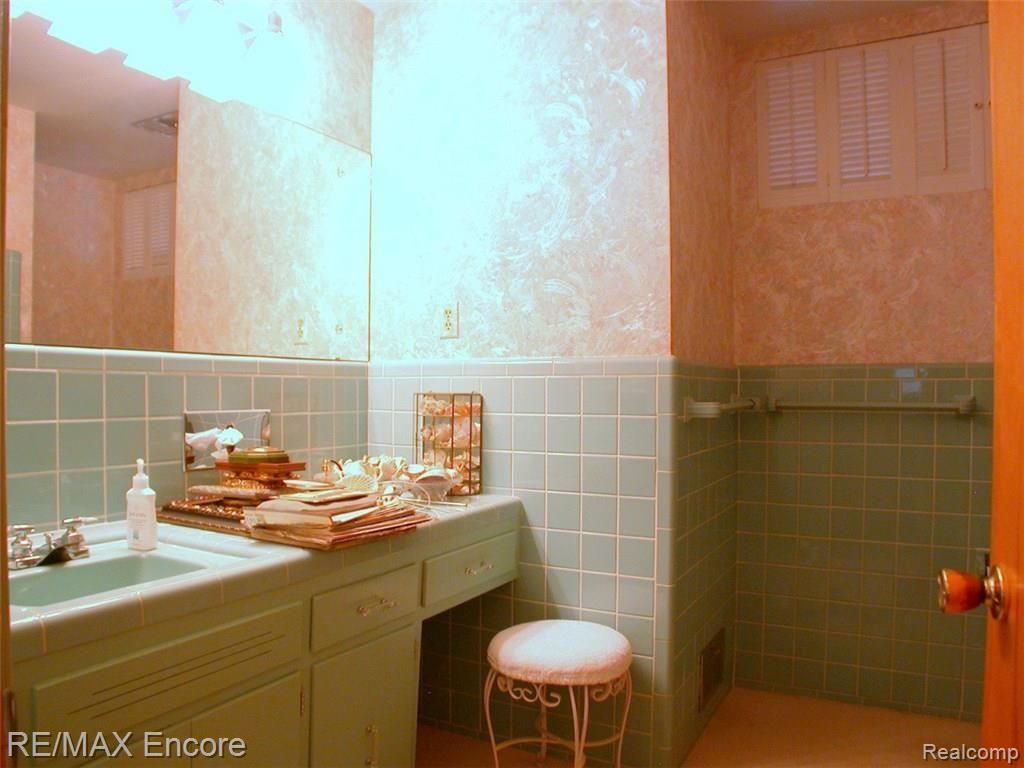 32121 Red Clover Road Farmington Hills, MI 48334 - Photo 30 of 45