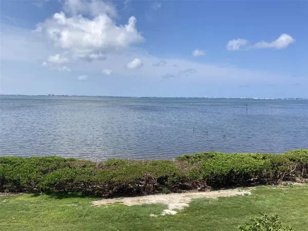 $2,700 | 6430 Sun Eagle Lane, Unit 203, Bradenton, FL 34210