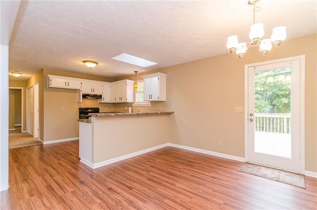 1017 Winding Ridge Road Goodlettsville, TN 37072 - Photo 3 of 10 Dining & Kitchen Area