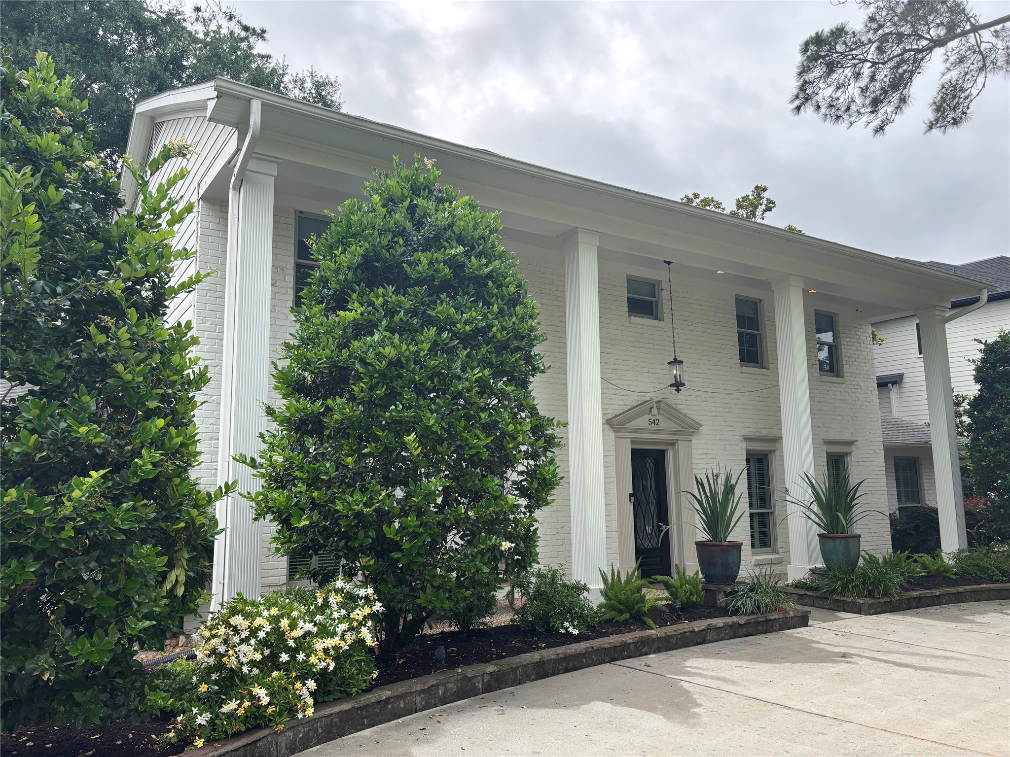 542 Ramblewood Road Houston, TX 77079 - Photo 2 of 40