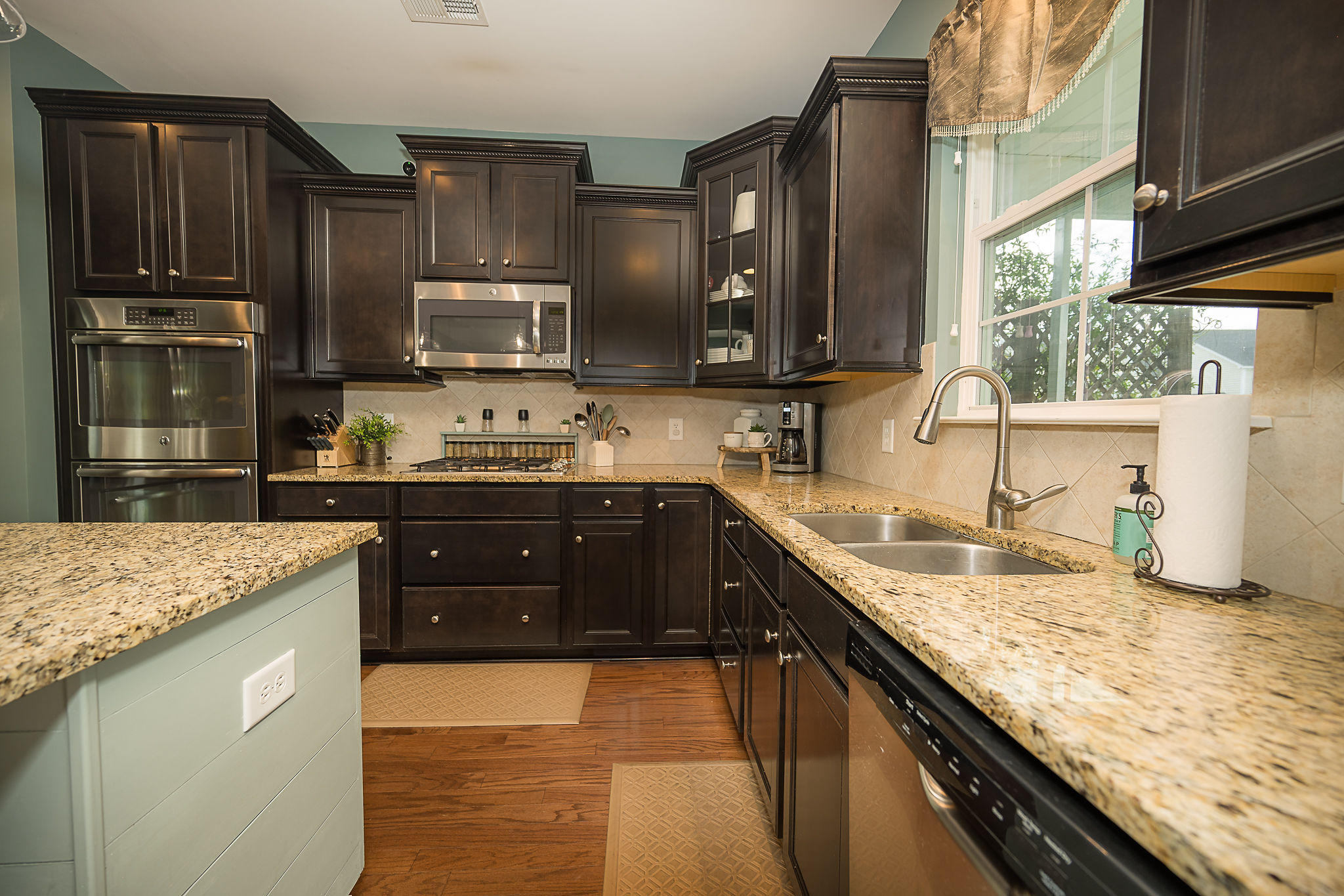 147 Royal Star Road Summerville, SC 29486 - Photo 13 of 51 Gas stove top