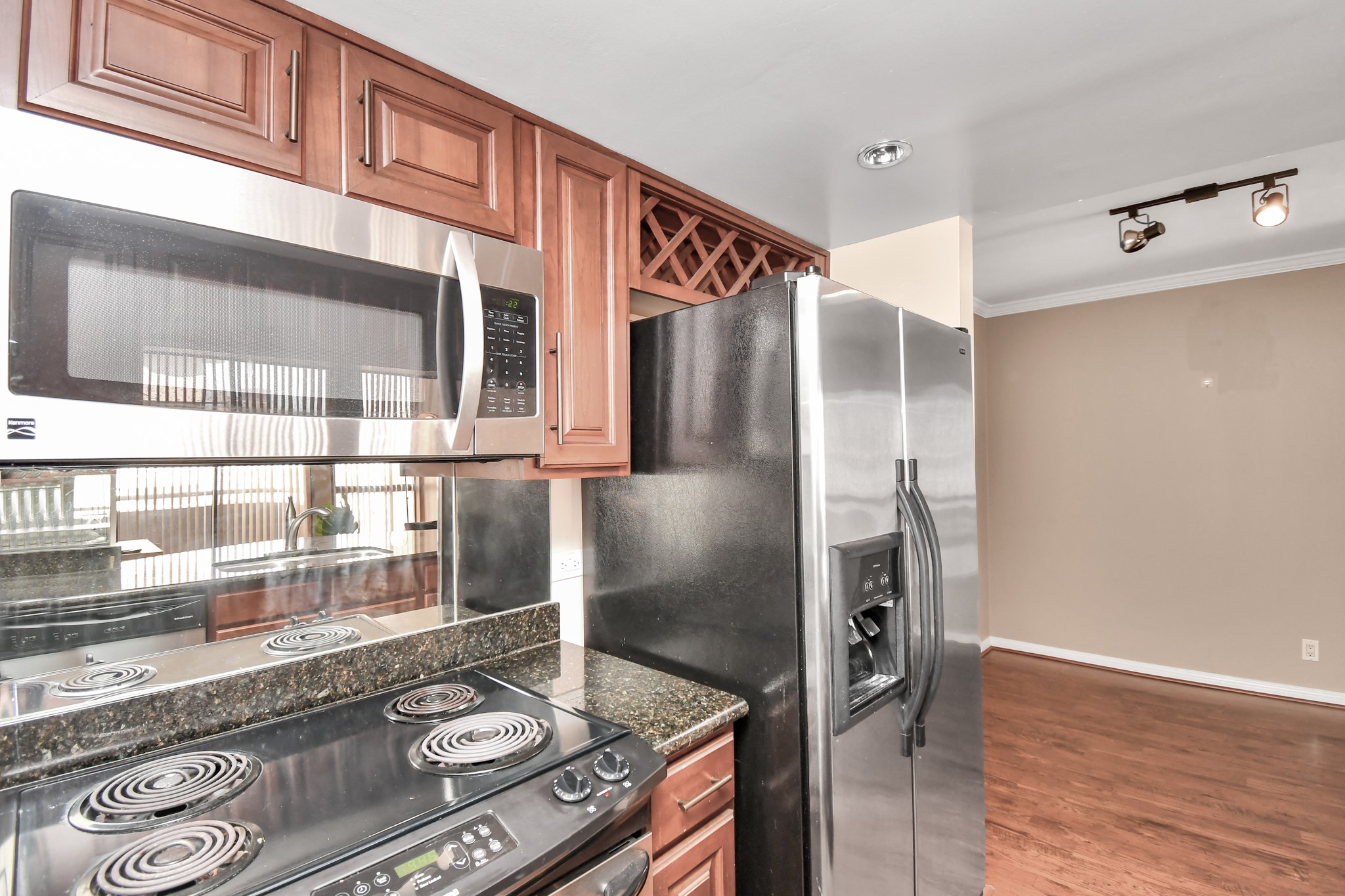3525 Sage Road, Unit 1314 Houston, TX 77056 - Photo 14 of 40 a kitchen with stainless steel appliances granite countertop a refrigerator and a stove