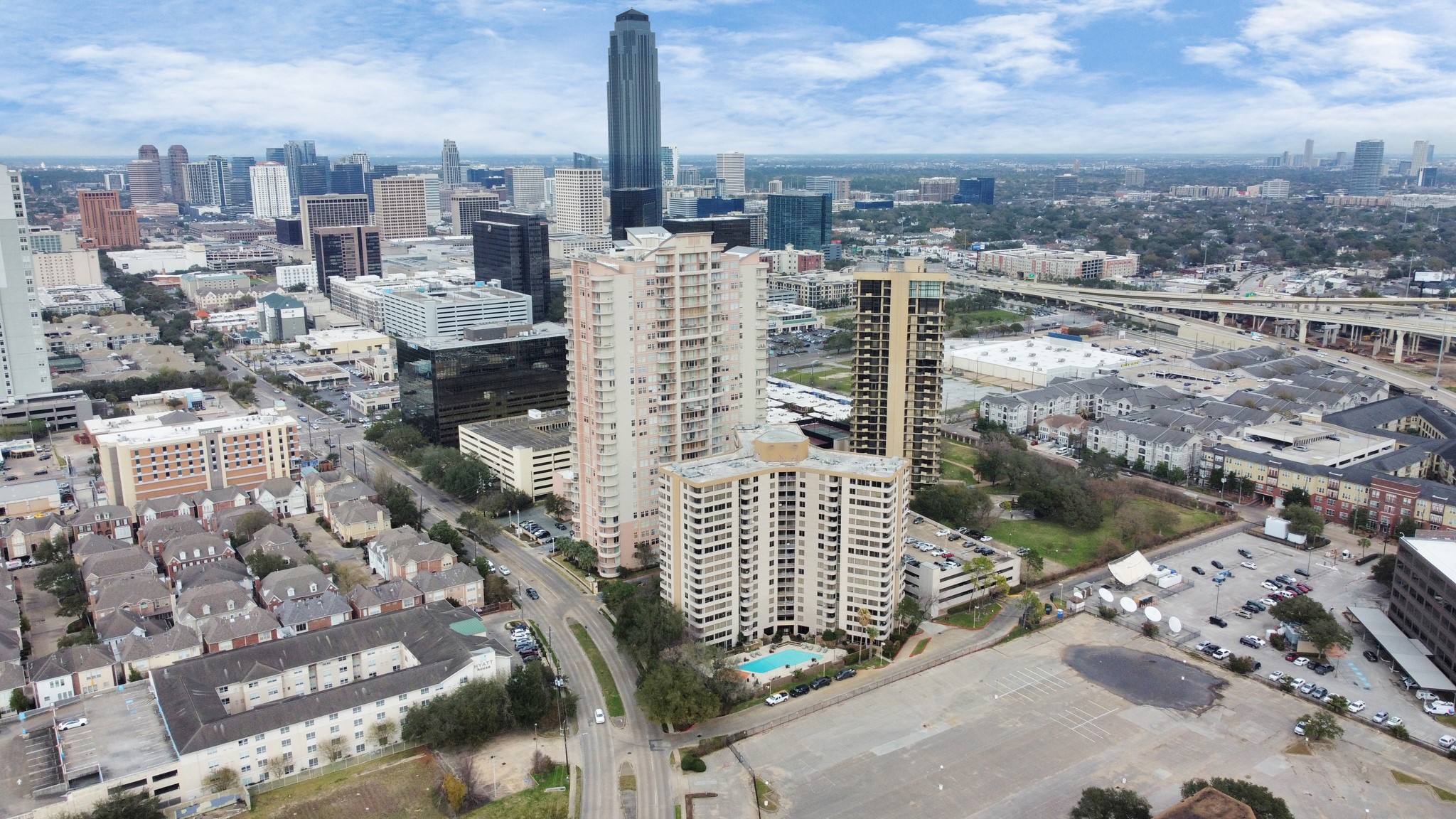 3525 Sage Road, Unit 1314 Houston, TX 77056 - Photo 2 of 40 a picture of city view