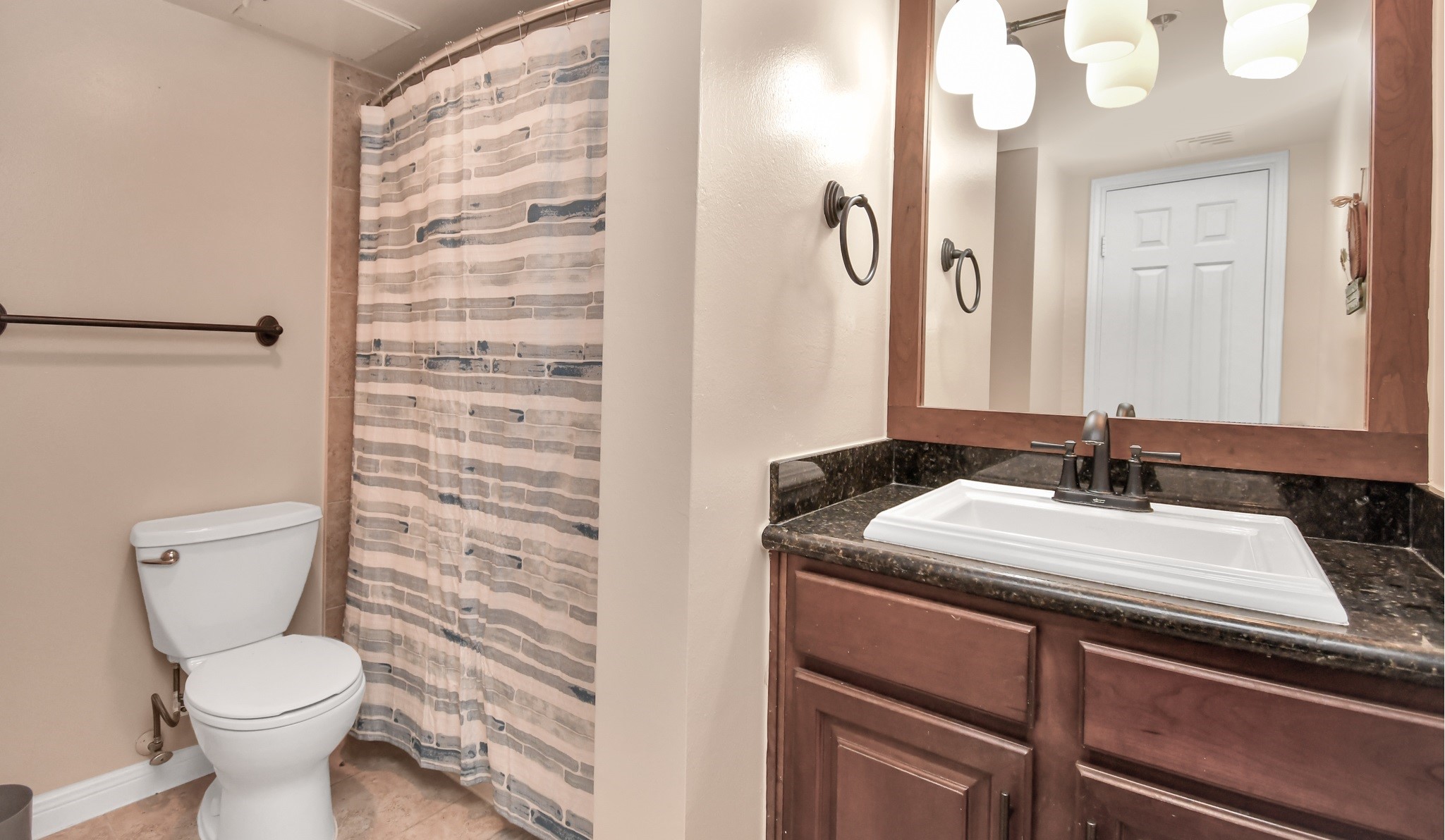3525 Sage Road, Unit 1314 Houston, TX 77056 - Photo 25 of 40 a bathroom with a sink and a toilet