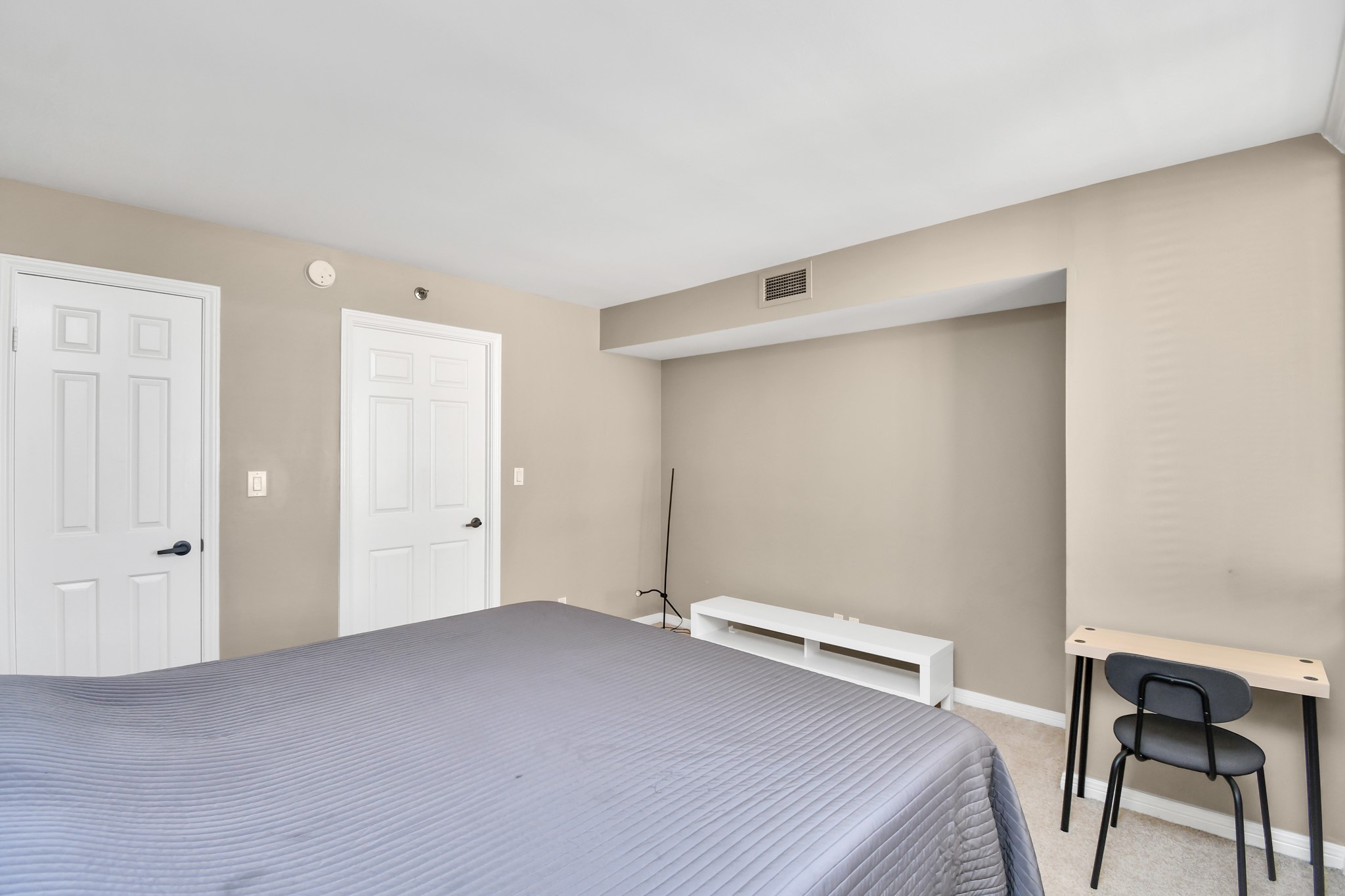 3525 Sage Road, Unit 1314 Houston, TX 77056 - Photo 29 of 40 a view of room with window and wooden floor