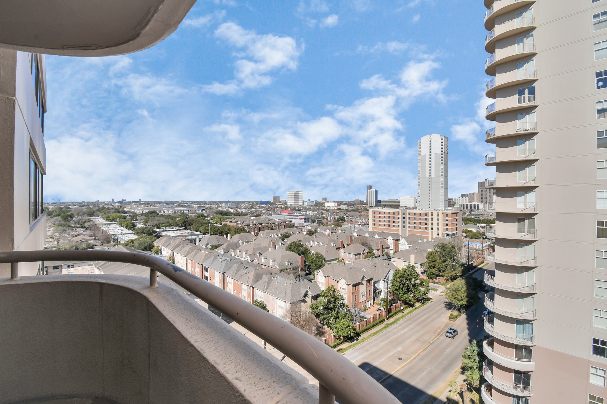 3525 Sage Road, Unit 1314 Houston, TX 77056 - Photo 31 of 40 a view of a city from a balcony