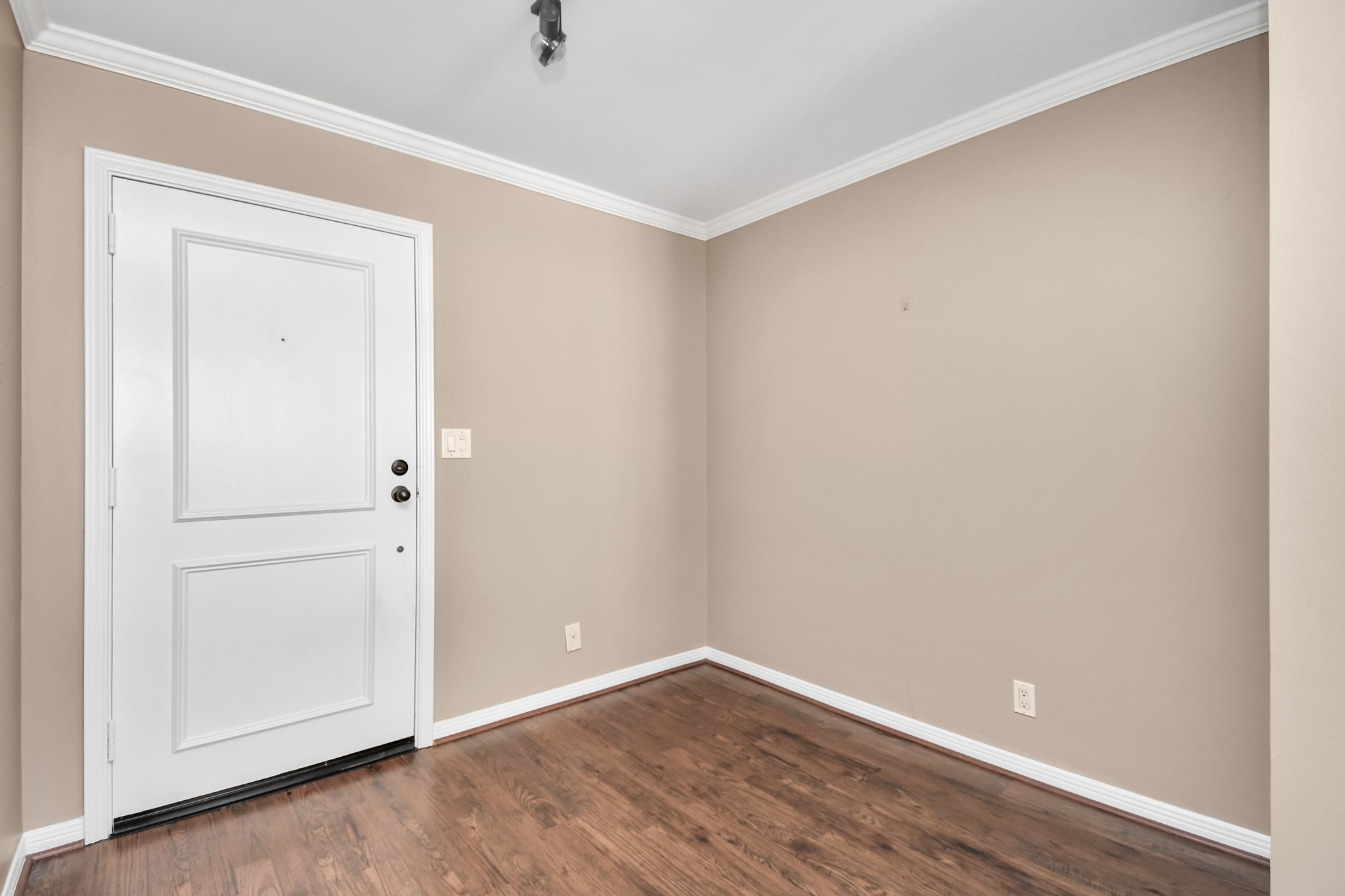 3525 Sage Road, Unit 1314 Houston, TX 77056 - Photo 7 of 40 an empty room with wooden floor
