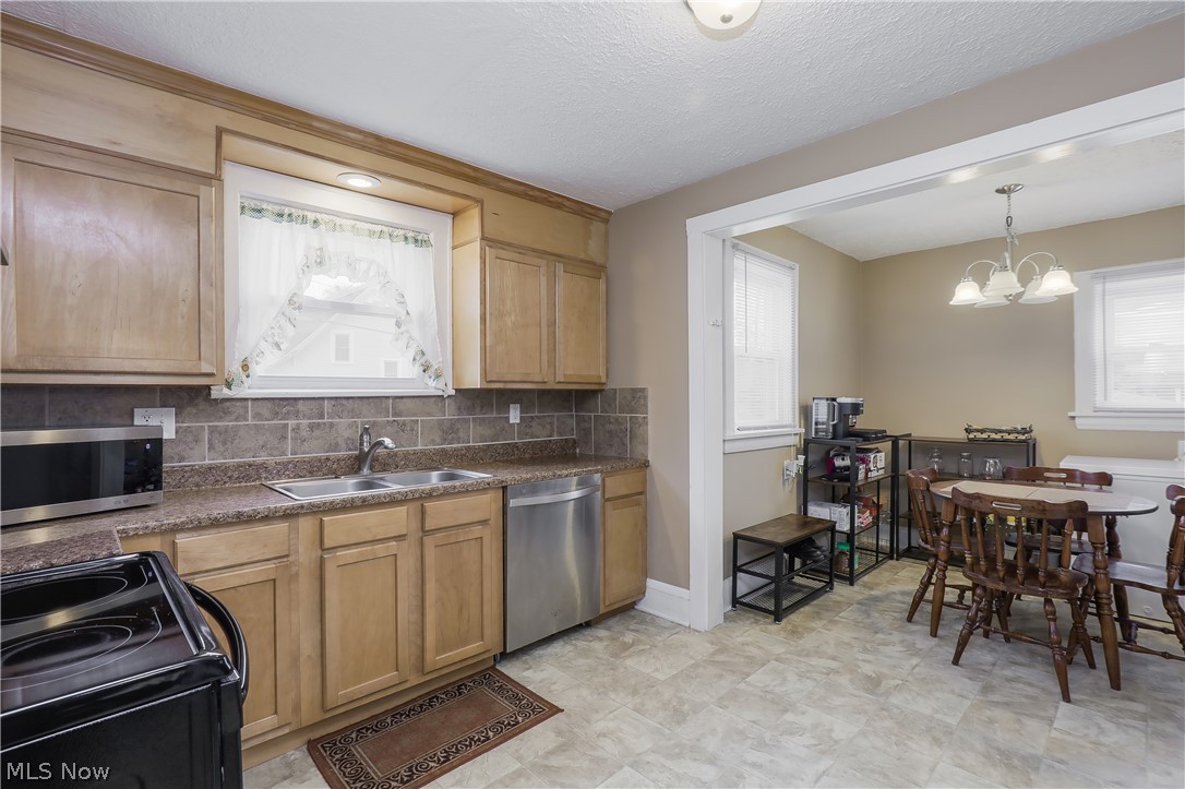 2402 Lake Rd Boulevard Northwest Canton, OH 44708 - Photo 7 of 16 Gallery Image 7