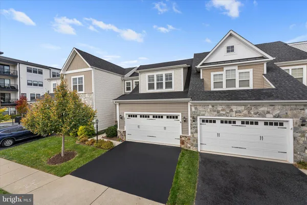 $919,900 | 23603 Golden Embers Square, Ashburn, VA 20148