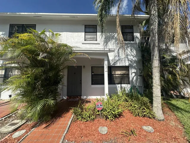 $360,000 | 621 Northwest 105th Way, Pembroke Pines, FL 33026