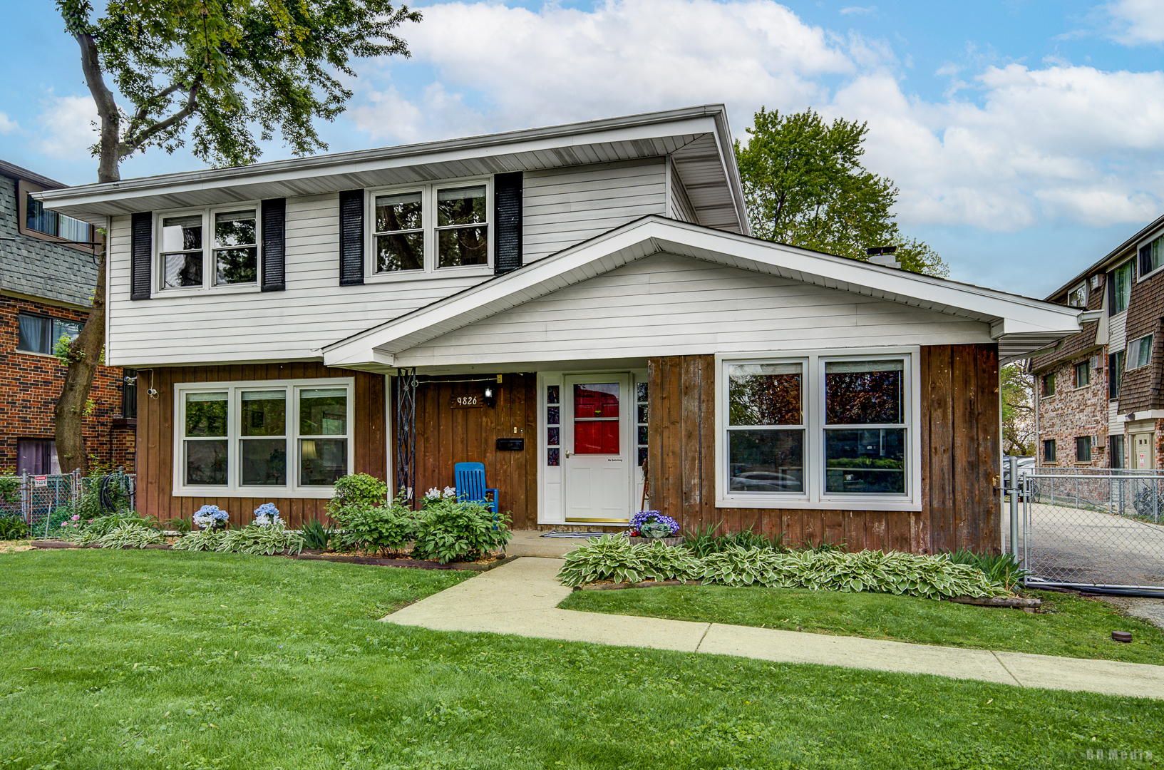 9826 Nottingham Avenue Chicago Ridge, IL 60415 - Photo 1 of 35 front view of a house with a yard