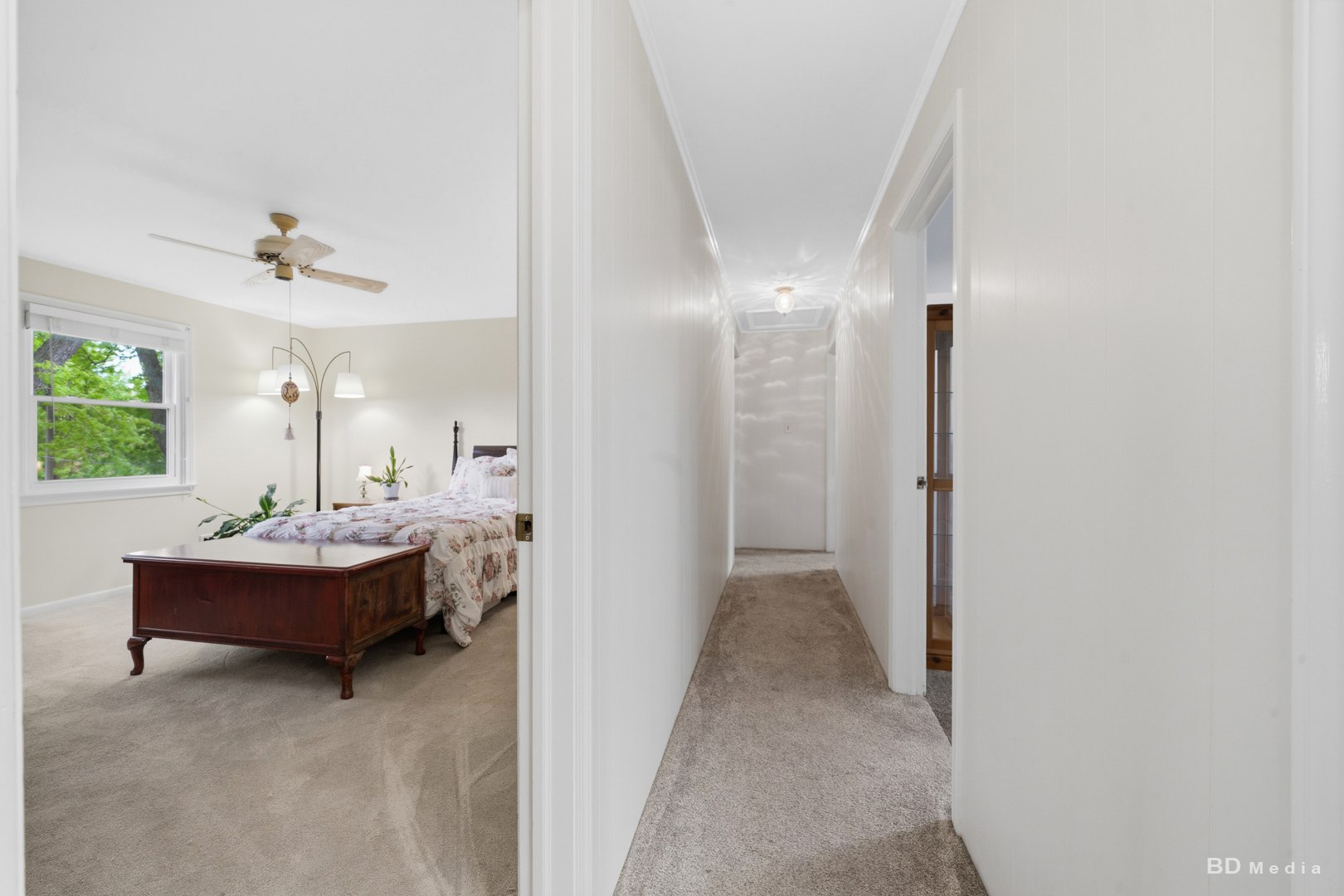 9826 Nottingham Avenue Chicago Ridge, IL 60415 - Photo 17 of 35 a view of a room with food and a window