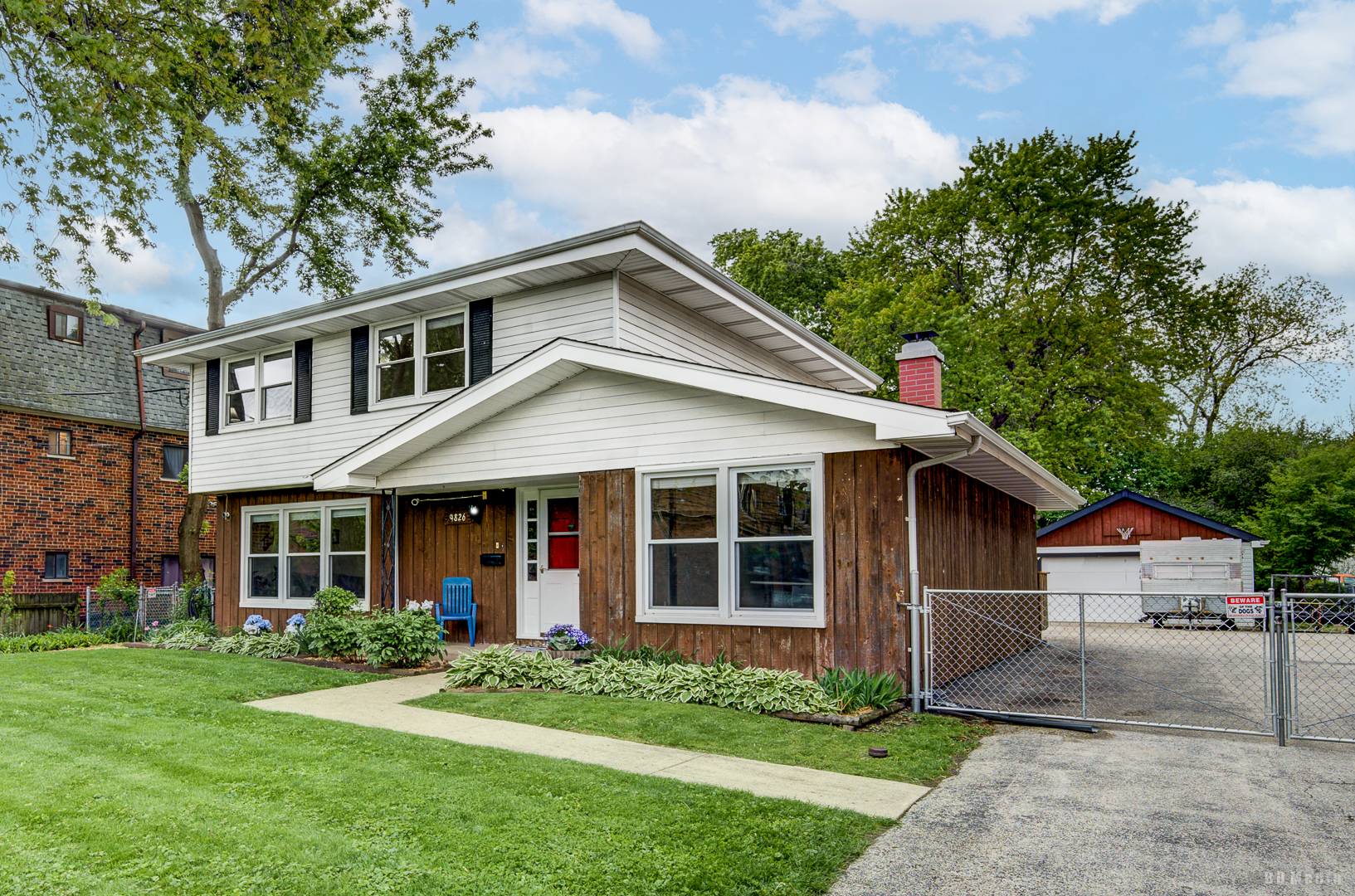 9826 Nottingham Avenue Chicago Ridge, IL 60415 - Photo 2 of 35 a view of a yard in front of a house