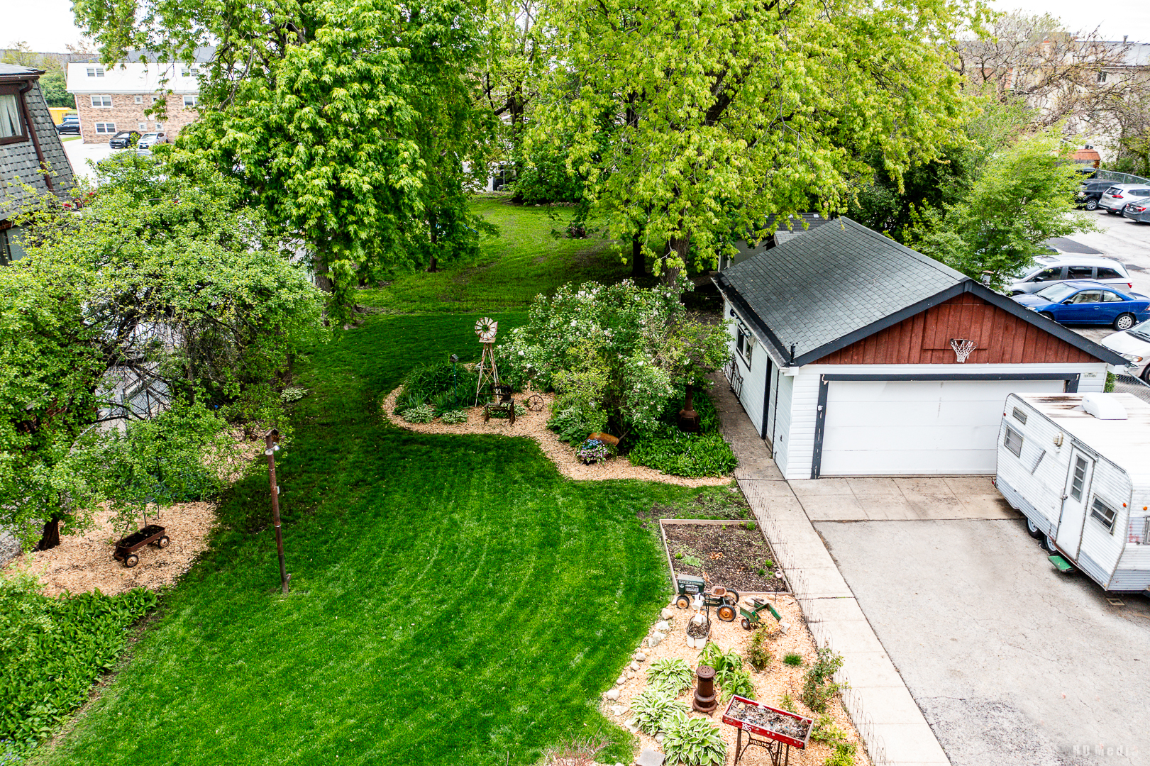 9826 Nottingham Avenue Chicago Ridge, IL 60415 - Photo 27 of 35 a view of backyard of a house