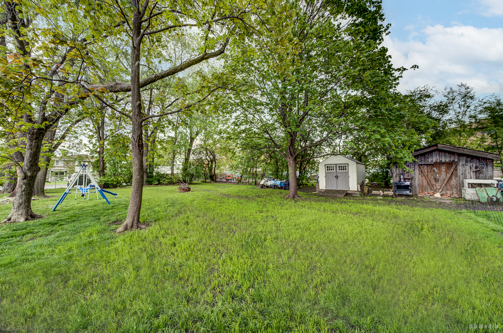 9826 Nottingham Avenue Chicago Ridge, IL 60415 - Photo 29 of 35 a view of a backyard with large trees
