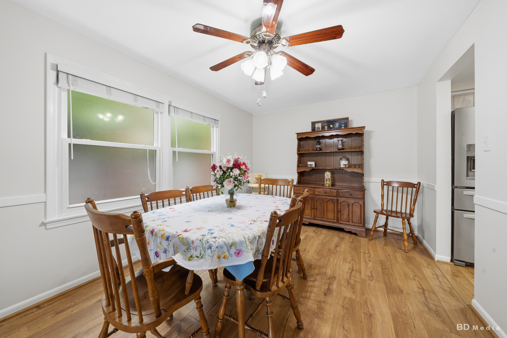 9826 Nottingham Avenue Chicago Ridge, IL 60415 - Photo 7 of 35 a view of a dining room with furniture and wooden floor