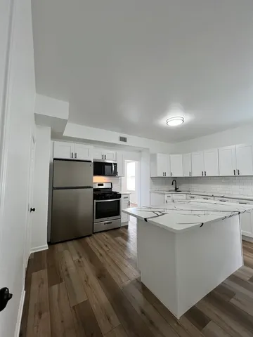 $1,700 | 5714 West Grand Avenue, Unit 2R, Chicago, IL 60639