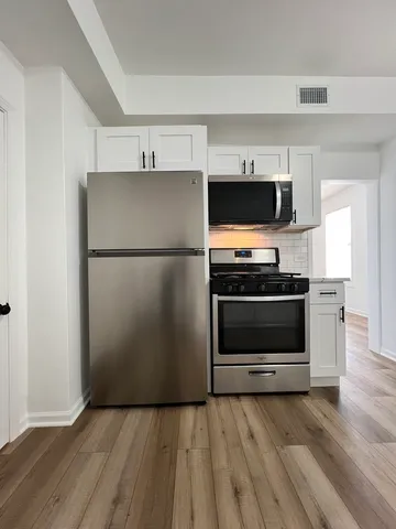 $1,700 | 5714 West Grand Avenue, Unit 2R, Chicago, IL 60639