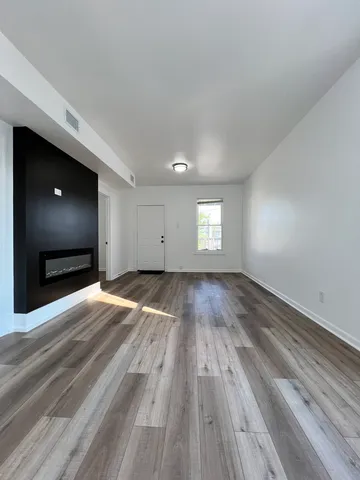 $1,700 | 5714 West Grand Avenue, Unit 2R, Chicago, IL 60639