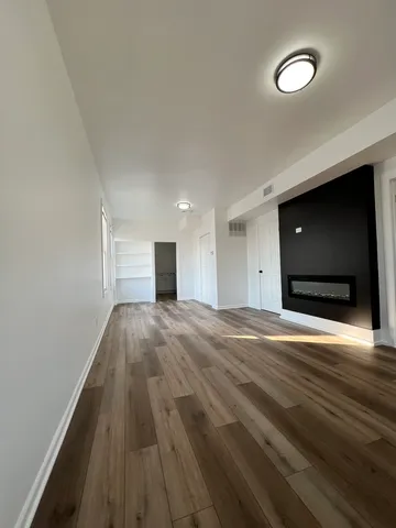 $1,700 | 5714 West Grand Avenue, Unit 2R, Chicago, IL 60639