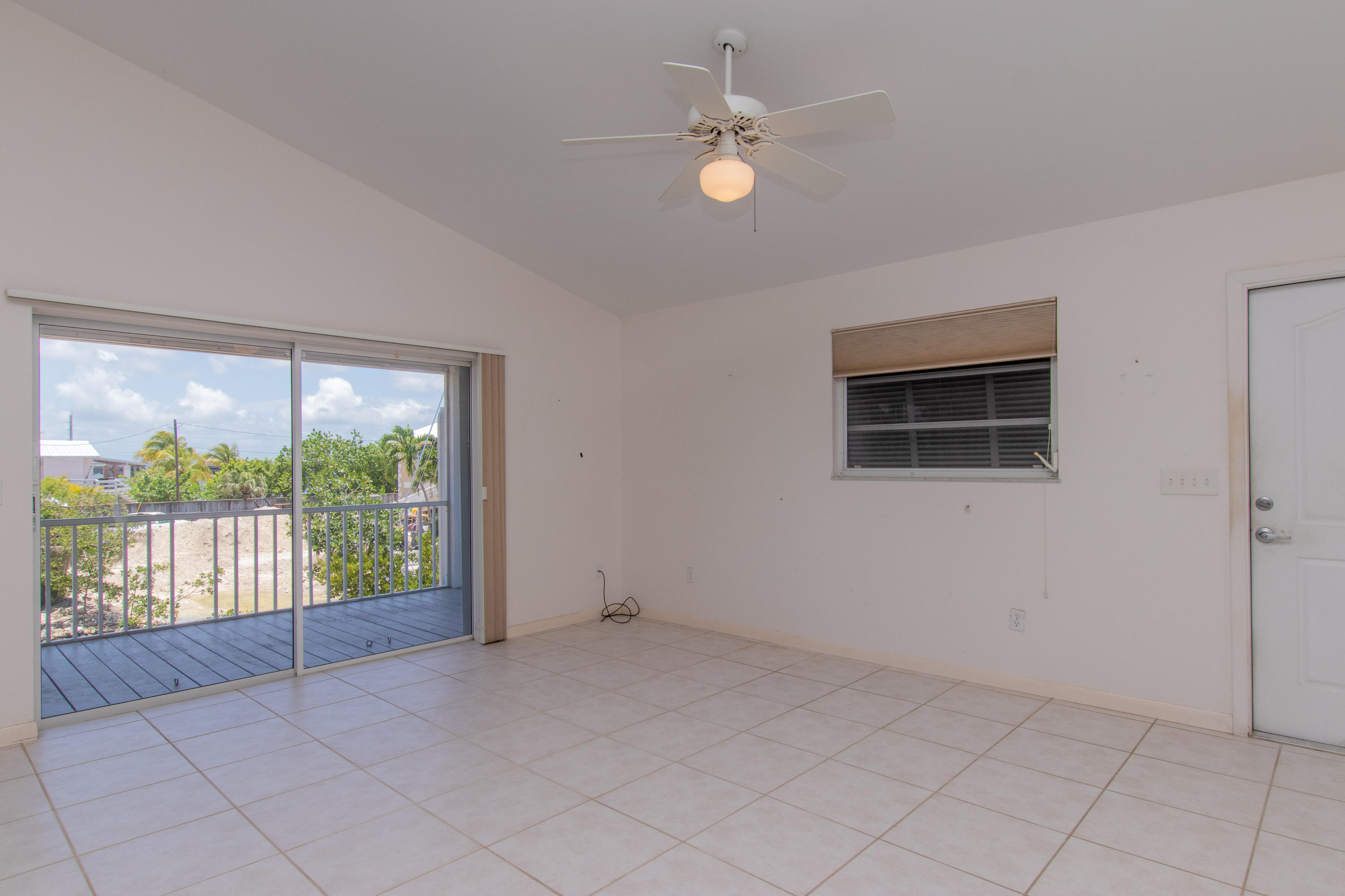 28531 Dirk Road Summerland Key, FL 33042 - Photo 32 of 45 Living Room