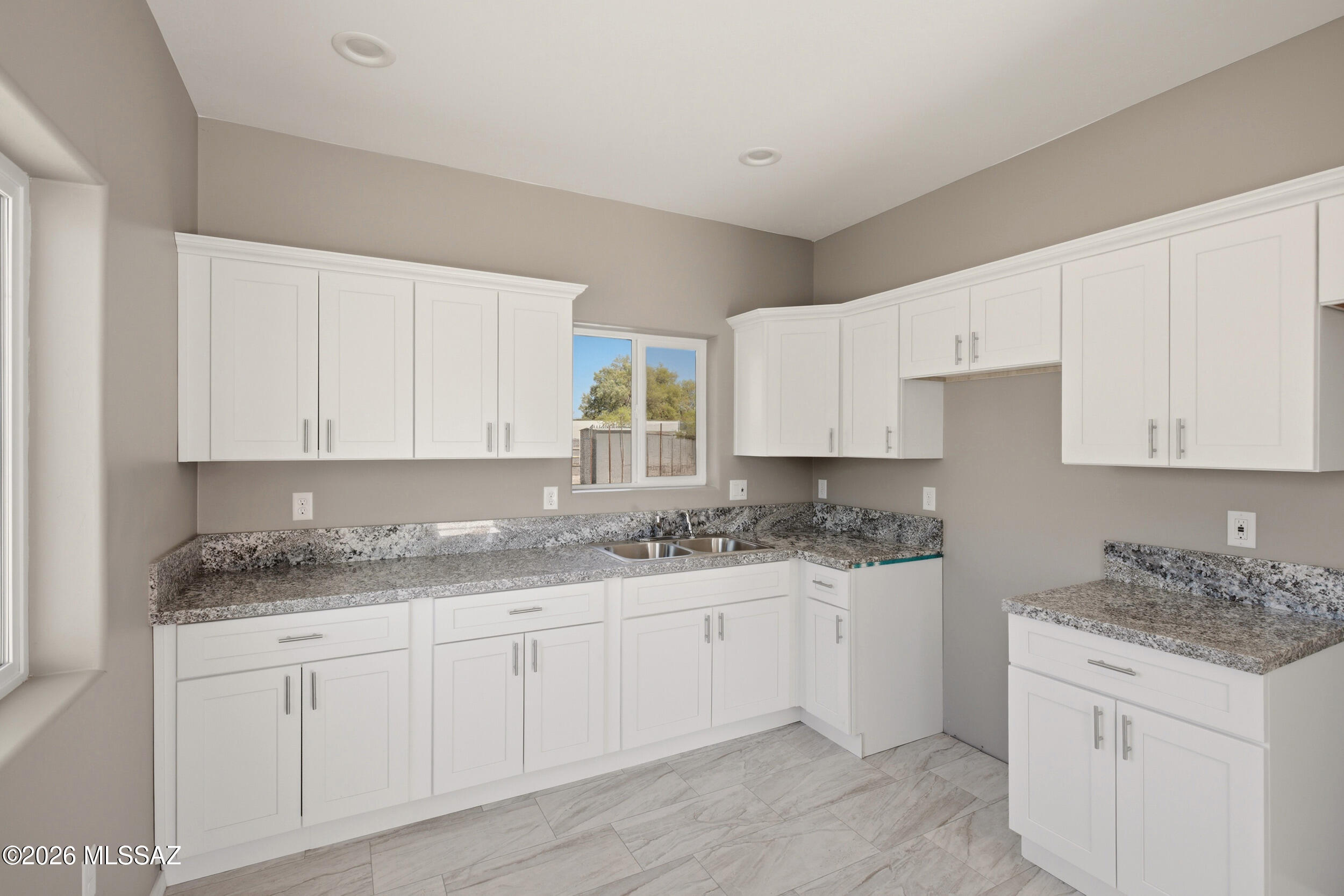 378 East Corona Road Tucson, AZ 85756 - Photo 6 of 43