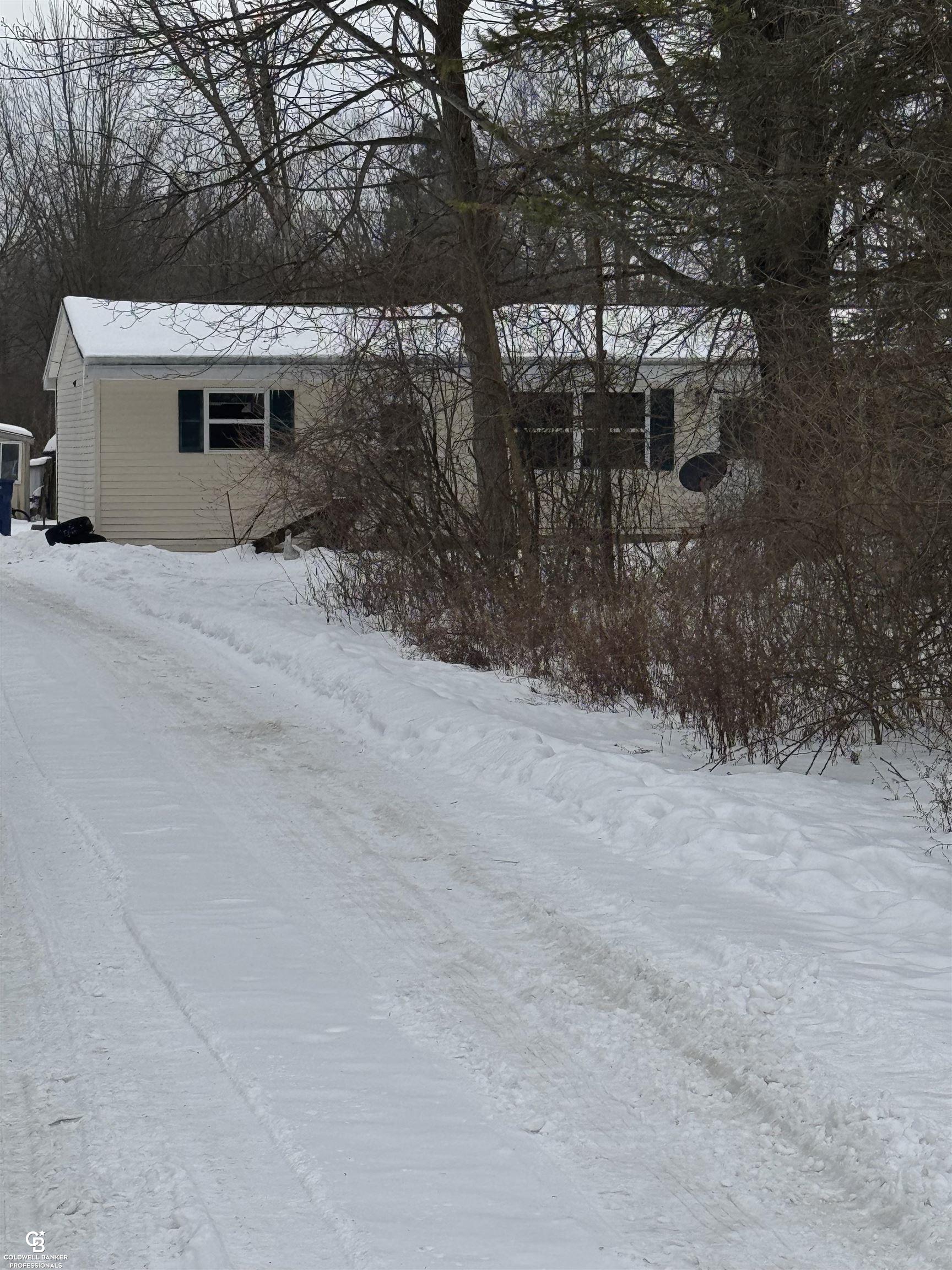 11105 Bryce Road Emmett, MI 48022 - Photo 2 of 44 50169414-b57afa55-4e32-45bb-b74f-38022c765705.JPG