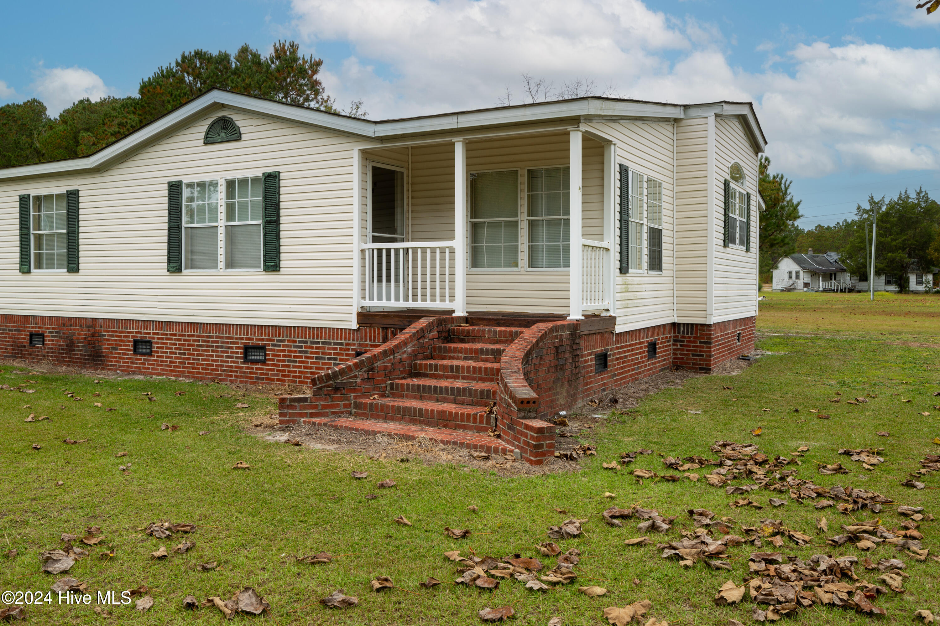 98 Sand Hill Loop Road Elizabethtown, NC 28337 - Photo 3 of 31 98 Sandhill Loop Rd3