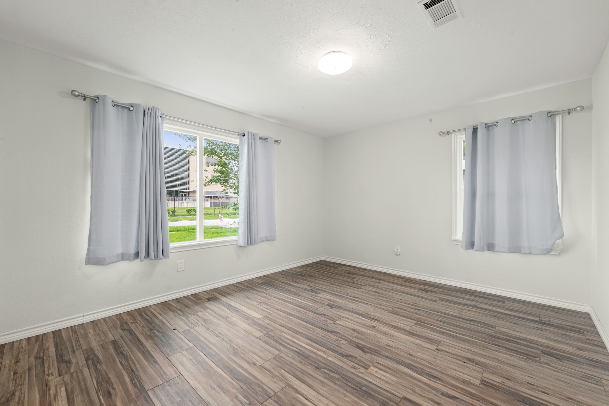 5127 Maple Street Bellaire, TX 77401 - Photo 13 of 20