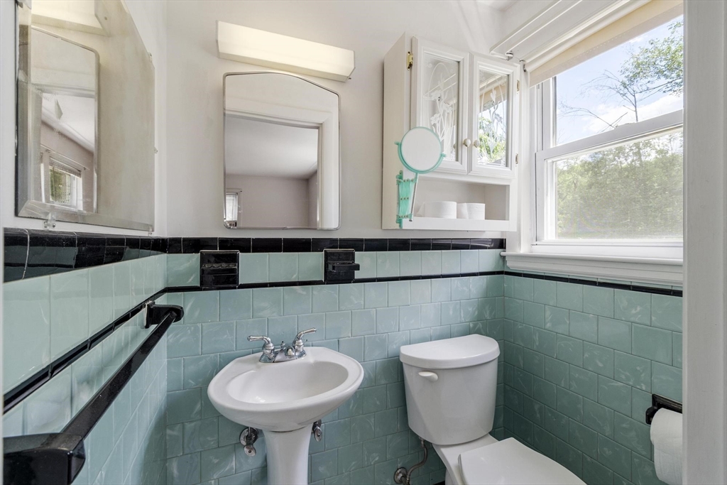 414 Grove Street Reading, MA 01867 - Photo 31 of 37
