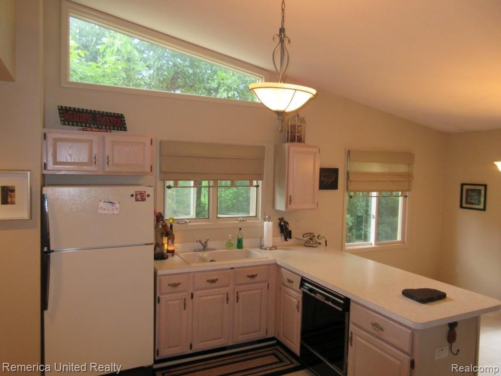 27465 Martindale Road New Hudson, MI 48165 - Photo 17 of 42 KITCHEN