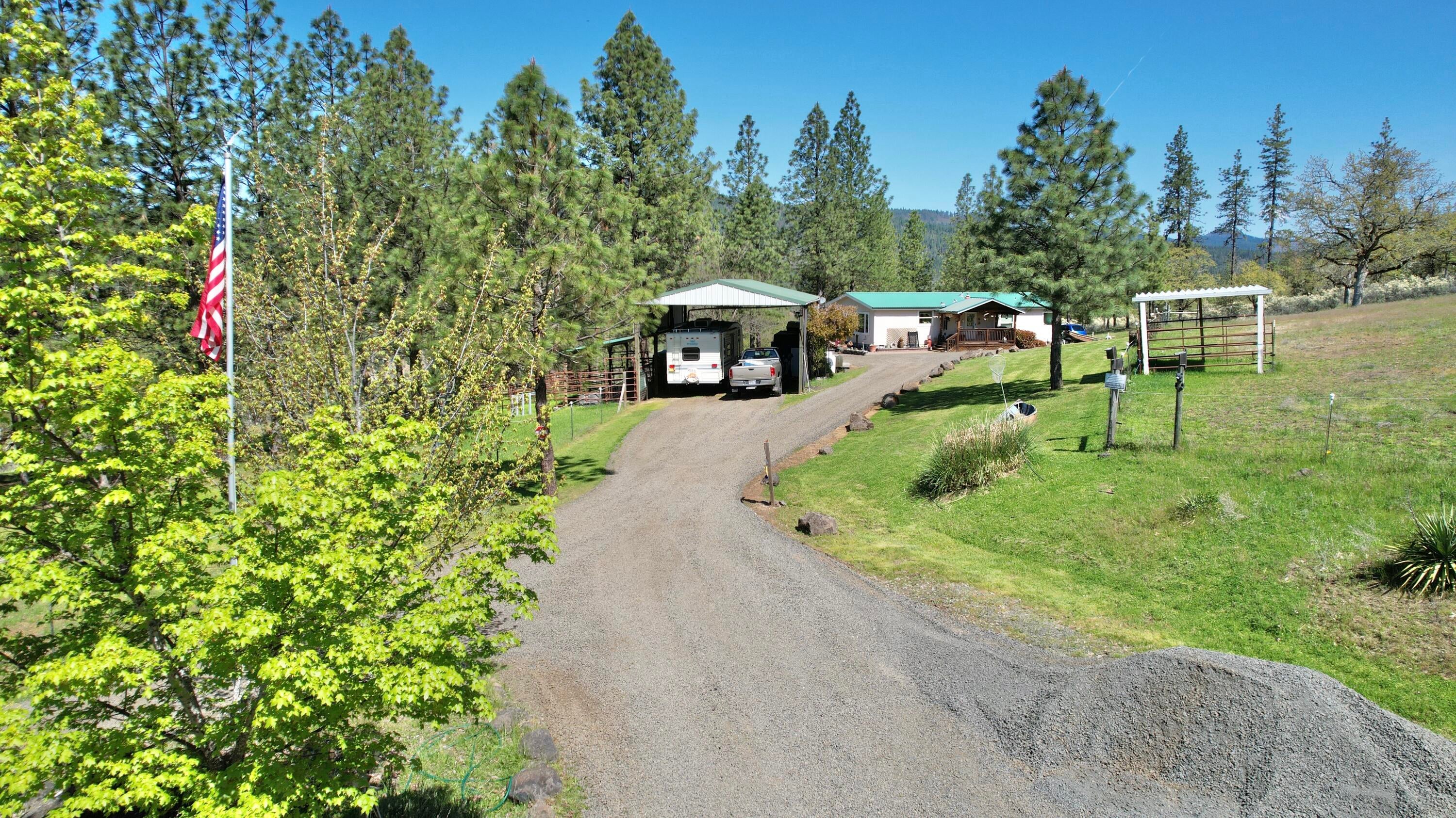 12888 McNeil Creek Road Trail, OR 97541 - Photo 11 of 32 Front of Home/Driveway
