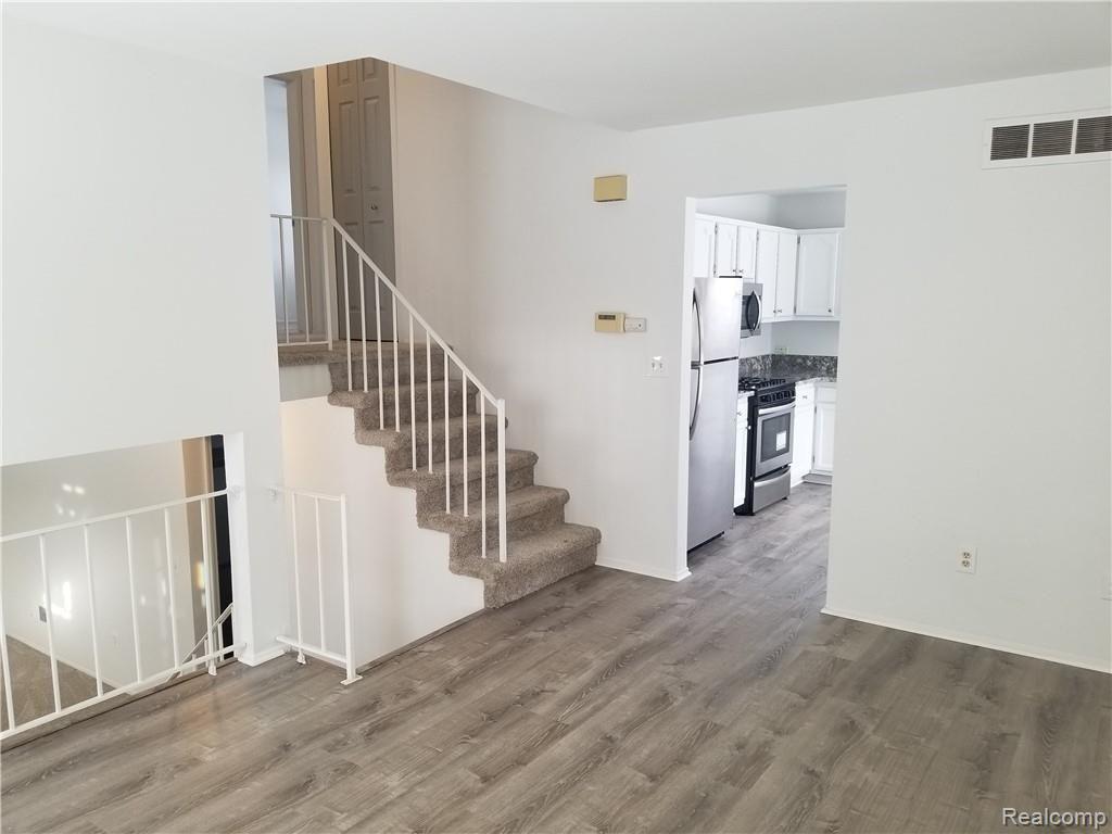 867 Hadley Road Rochester Hills, MI 48307 - Photo 29 of 38