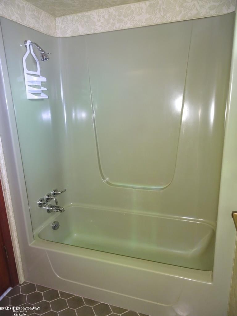 18247 Stephens Road Eastpointe, MI 48021 - Photo 33 of 53 50134771-80e89c0e-c320-40e2-a30a-7e2e1f9b7483.JPG