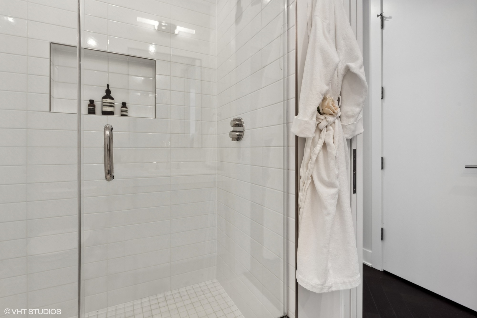 403 North Wabash Avenue, Unit 12B Chicago, IL 60611 - Photo 39 of 49 Gallery Image 39